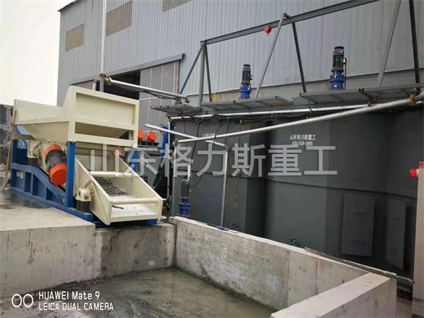 振動(dòng)式砂石分離機(jī)帶污水回收裝置安裝現(xiàn)場(chǎng)