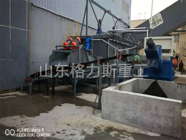 振動(dòng)式砂石分離機(jī)安裝現(xiàn)場(chǎng)